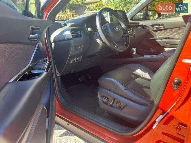 Жовтий Тойота C-HR, об'ємом двигуна 1.99 л та пробігом 82 тис. км за 26500 $, фото 7 на Automoto.ua