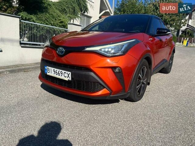Жовтий Тойота C-HR, об'ємом двигуна 1.99 л та пробігом 82 тис. км за 26500 $, фото 1 на Automoto.ua