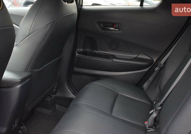 Жовтий Тойота C-HR, об'ємом двигуна 1.99 л та пробігом 17 тис. км за 39200 $, фото 10 на Automoto.ua