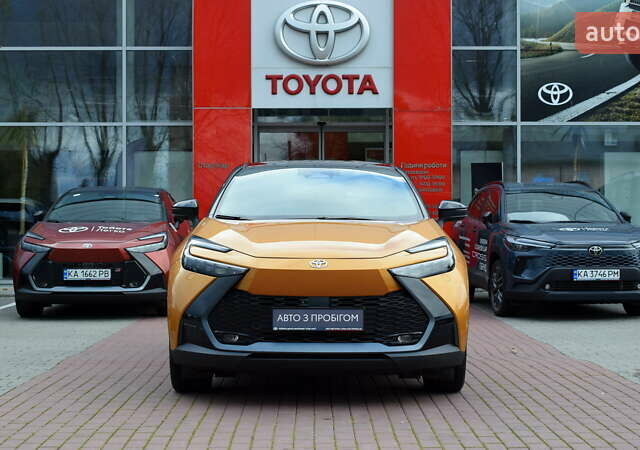 Жовтий Тойота C-HR, об'ємом двигуна 1.99 л та пробігом 17 тис. км за 39200 $, фото 4 на Automoto.ua