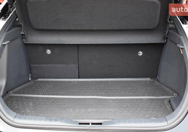 Жовтий Тойота C-HR, об'ємом двигуна 1.99 л та пробігом 17 тис. км за 39200 $, фото 9 на Automoto.ua