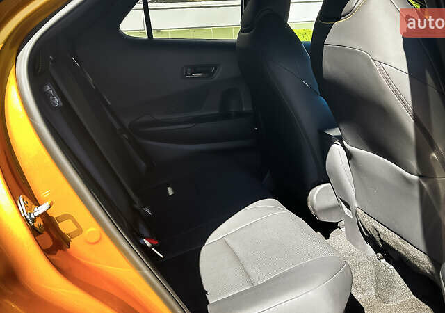 Тойота C-HR 2024 у Чернівцях на Automoto.ua Жовтий Тойота C-HR, об'ємом двигуна 1.99 л та пробігом 7 тис. км за 42724 $, фото 11 на Automoto.ua