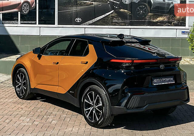Желтый Тойота C-HR, объемом двигателя 1.99 л и пробегом 7 тыс. км за 43397 $, фото 8 на Automoto.ua