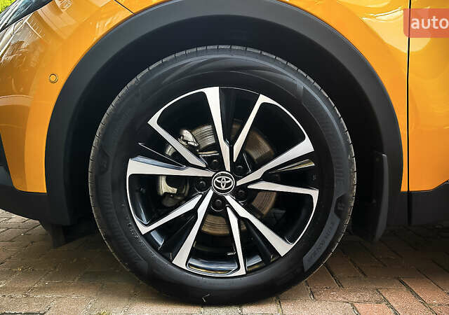 Тойота C-HR 2024 у Чернівцях на Automoto.ua Жовтий Тойота C-HR, об'ємом двигуна 1.99 л та пробігом 7 тис. км за 42724 $, фото 9 на Automoto.ua