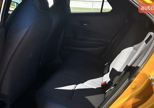 Желтый Тойота C-HR, объемом двигателя 1.99 л и пробегом 7 тыс. км за 43397 $, фото 12 на Automoto.ua