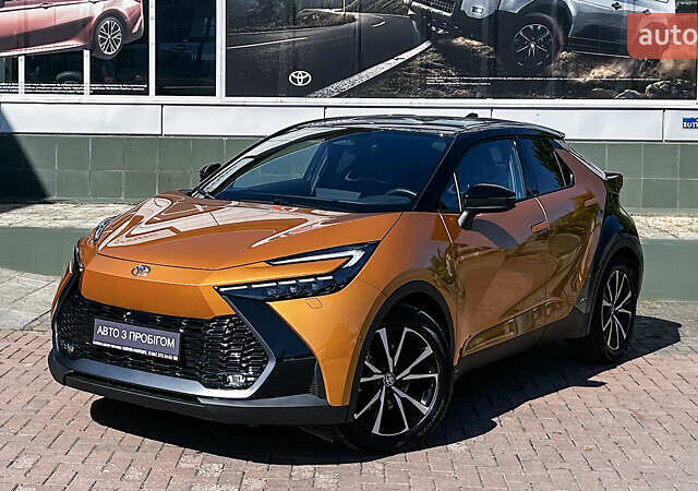 Тойота C-HR 2024 у Чернівцях на Automoto.ua Жовтий Тойота C-HR, об'ємом двигуна 1.99 л та пробігом 7 тис. км за 42724 $, фото 2 на Automoto.ua
