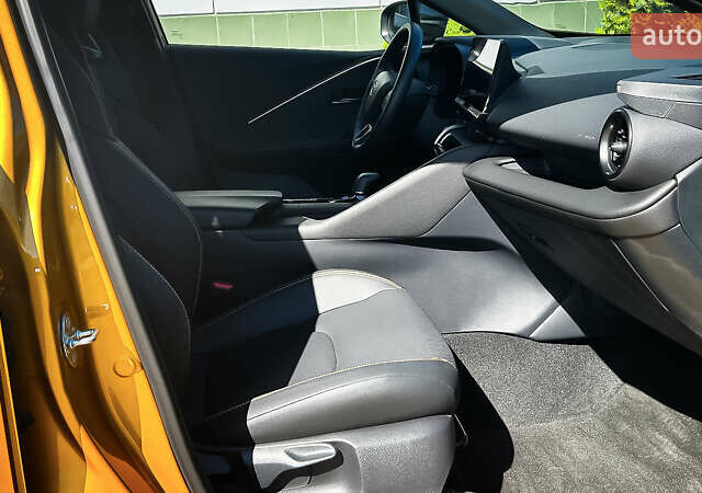 Желтый Тойота C-HR, объемом двигателя 1.99 л и пробегом 7 тыс. км за 43397 $, фото 10 на Automoto.ua