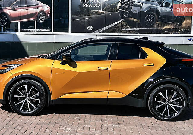 Желтый Тойота C-HR, объемом двигателя 1.99 л и пробегом 7 тыс. км за 43397 $, фото 4 на Automoto.ua