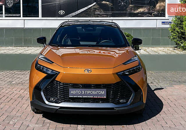 Желтый Тойота C-HR, объемом двигателя 1.99 л и пробегом 7 тыс. км за 43397 $, фото 1 на Automoto.ua