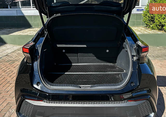 Тойота C-HR 2024 у Чернівцях на Automoto.ua Жовтий Тойота C-HR, об'ємом двигуна 1.99 л та пробігом 7 тис. км за 42724 $, фото 6 на Automoto.ua