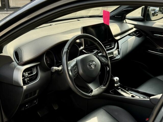 Серый Тойота C-HR, объемом двигателя 1.2 л и пробегом 106 тыс. км за 18200 $, фото 5 на Automoto.ua