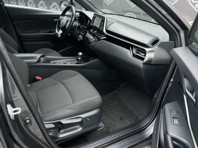 Серый Тойота C-HR, объемом двигателя 1.8 л и пробегом 83 тыс. км за 16900 $, фото 11 на Automoto.ua