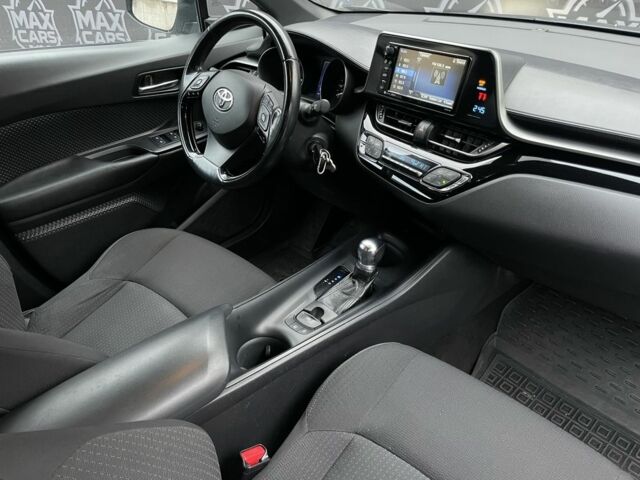 Серый Тойота C-HR, объемом двигателя 1.8 л и пробегом 83 тыс. км за 16900 $, фото 12 на Automoto.ua