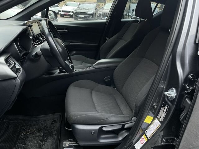 Серый Тойота C-HR, объемом двигателя 1.8 л и пробегом 83 тыс. км за 16900 $, фото 7 на Automoto.ua