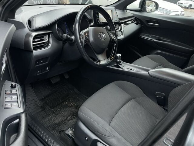 Серый Тойота C-HR, объемом двигателя 1.8 л и пробегом 83 тыс. км за 16900 $, фото 6 на Automoto.ua