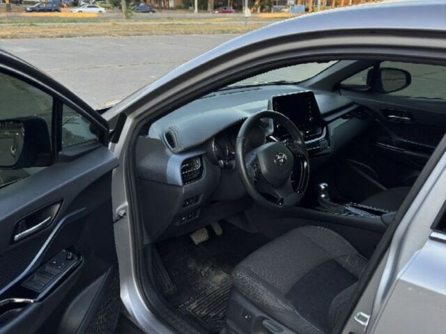 Серый Тойота C-HR, объемом двигателя 1.8 л и пробегом 133 тыс. км за 21400 $, фото 8 на Automoto.ua