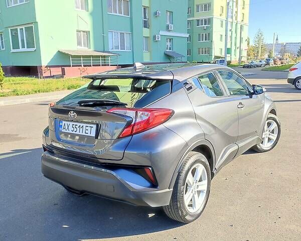 Серый Тойота C-HR, объемом двигателя 2 л и пробегом 29 тыс. км за 24000 $, фото 4 на Automoto.ua