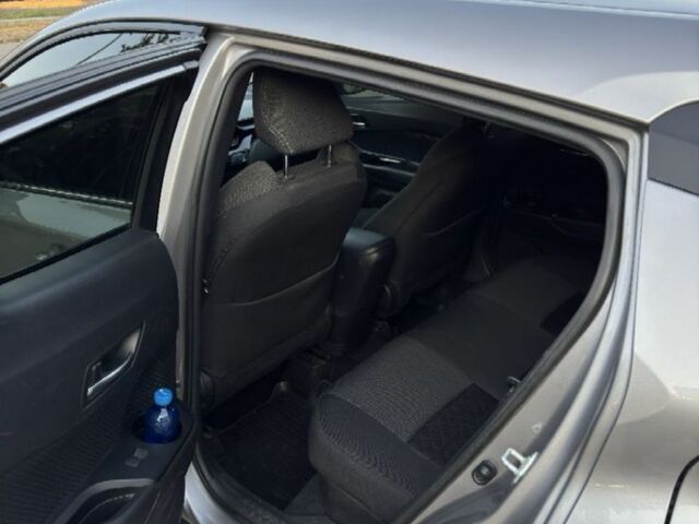 Серый Тойота C-HR, объемом двигателя 1.8 л и пробегом 133 тыс. км за 21400 $, фото 13 на Automoto.ua