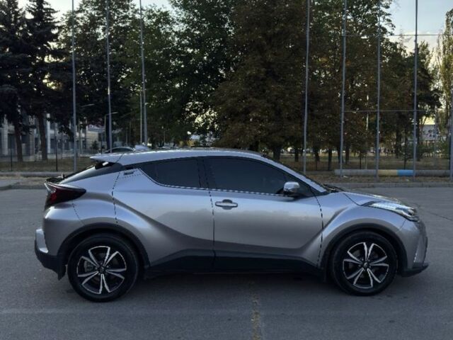 Серый Тойота C-HR, объемом двигателя 1.8 л и пробегом 133 тыс. км за 21400 $, фото 5 на Automoto.ua