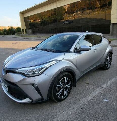 Серый Тойота C-HR, объемом двигателя 1.8 л и пробегом 133 тыс. км за 21400 $, фото 2 на Automoto.ua
