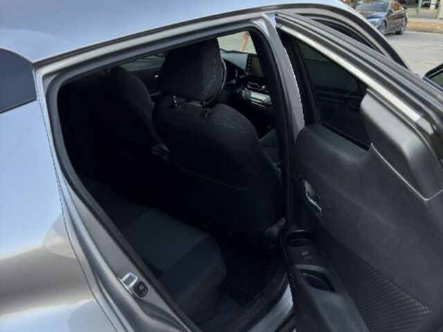 Серый Тойота C-HR, объемом двигателя 1.8 л и пробегом 133 тыс. км за 21400 $, фото 14 на Automoto.ua