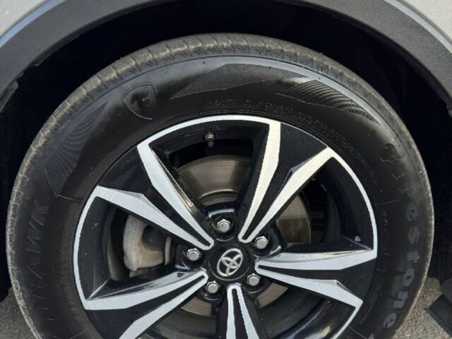 Серый Тойота C-HR, объемом двигателя 1.8 л и пробегом 133 тыс. км за 21400 $, фото 10 на Automoto.ua