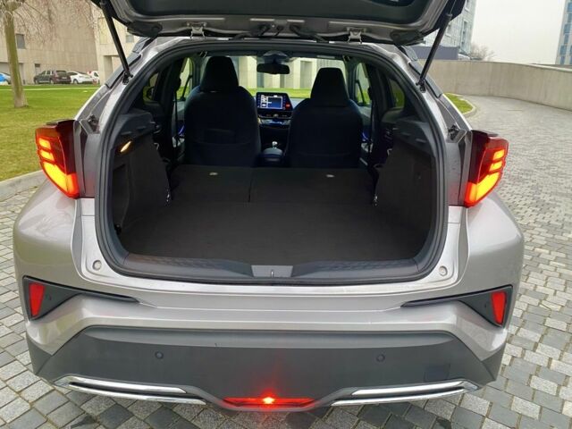 Серый Тойота C-HR, объемом двигателя 0 л и пробегом 76 тыс. км за 27000 $, фото 6 на Automoto.ua