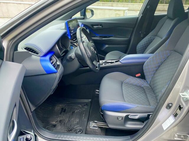 Серый Тойота C-HR, объемом двигателя 0 л и пробегом 76 тыс. км за 27000 $, фото 4 на Automoto.ua