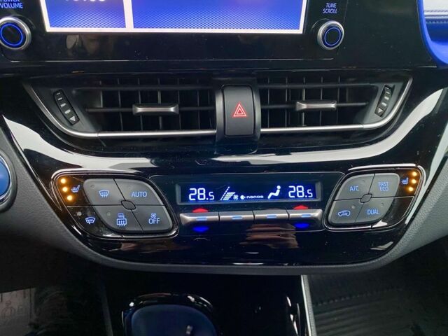 Серый Тойота C-HR, объемом двигателя 0 л и пробегом 76 тыс. км за 27000 $, фото 13 на Automoto.ua