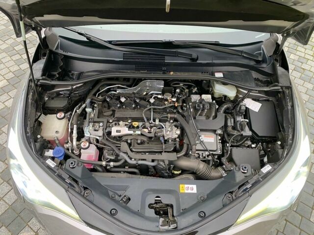 Серый Тойота C-HR, объемом двигателя 0 л и пробегом 76 тыс. км за 27000 $, фото 7 на Automoto.ua