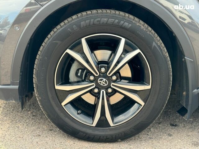 Серый Тойота C-HR, объемом двигателя 2 л и пробегом 42 тыс. км за 29890 $, фото 11 на Automoto.ua