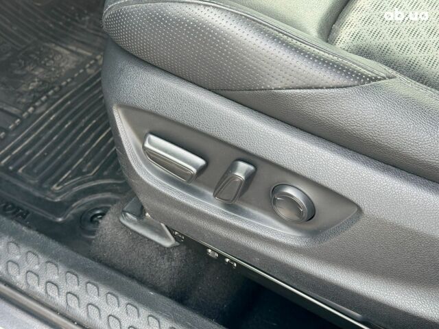 Серый Тойота C-HR, объемом двигателя 2 л и пробегом 42 тыс. км за 29890 $, фото 17 на Automoto.ua