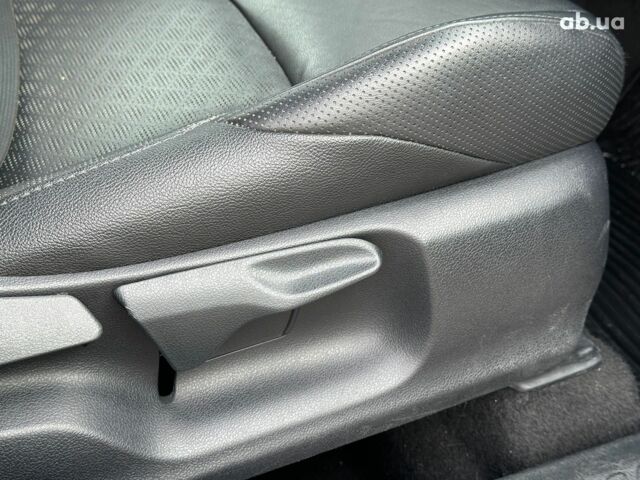 Серый Тойота C-HR, объемом двигателя 2 л и пробегом 42 тыс. км за 29890 $, фото 26 на Automoto.ua