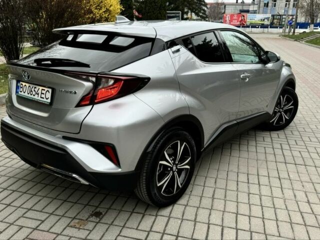 Серый Тойота C-HR, объемом двигателя 2 л и пробегом 14 тыс. км за 27500 $, фото 2 на Automoto.ua