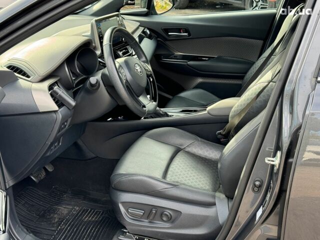 Серый Тойота C-HR, объемом двигателя 2 л и пробегом 42 тыс. км за 29890 $, фото 16 на Automoto.ua