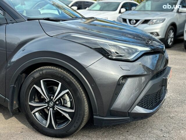 Серый Тойота C-HR, объемом двигателя 2 л и пробегом 42 тыс. км за 29890 $, фото 3 на Automoto.ua