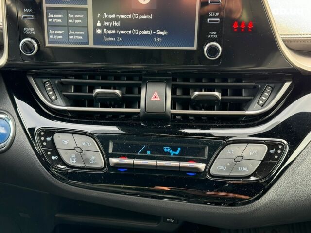 Серый Тойота C-HR, объемом двигателя 2 л и пробегом 42 тыс. км за 29890 $, фото 31 на Automoto.ua