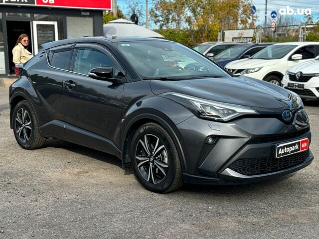 Серый Тойота C-HR, объемом двигателя 2 л и пробегом 42 тыс. км за 29890 $, фото 2 на Automoto.ua