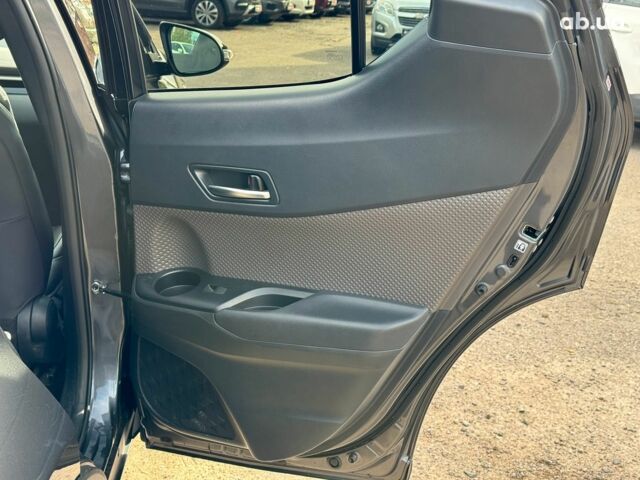 Серый Тойота C-HR, объемом двигателя 2 л и пробегом 42 тыс. км за 29890 $, фото 22 на Automoto.ua