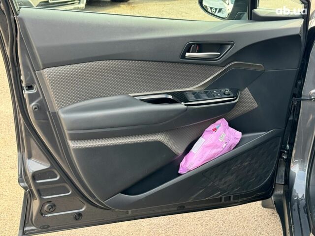 Серый Тойота C-HR, объемом двигателя 2 л и пробегом 42 тыс. км за 29890 $, фото 14 на Automoto.ua