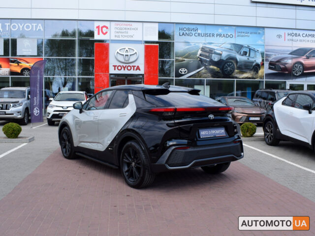 Серый Тойота C-HR, объемом двигателя 2 л и пробегом 745 тыс. км за 42400 $, фото 1 на Automoto.ua