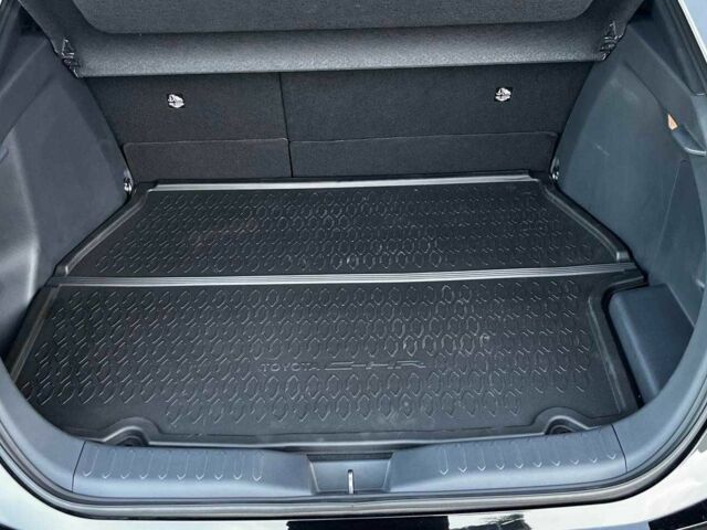 Сірий Тойота C-HR, об'ємом двигуна 2 л та пробігом 8 тис. км за 42652 $, фото 22 на Automoto.ua