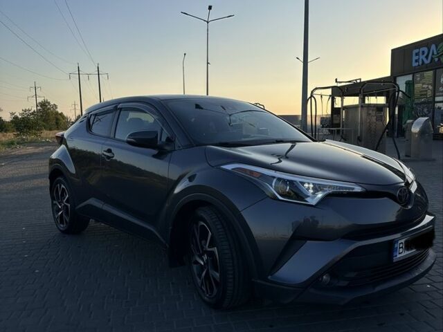 Серый Тойота C-HR, объемом двигателя 2 л и пробегом 136 тыс. км за 16992 $, фото 1 на Automoto.ua