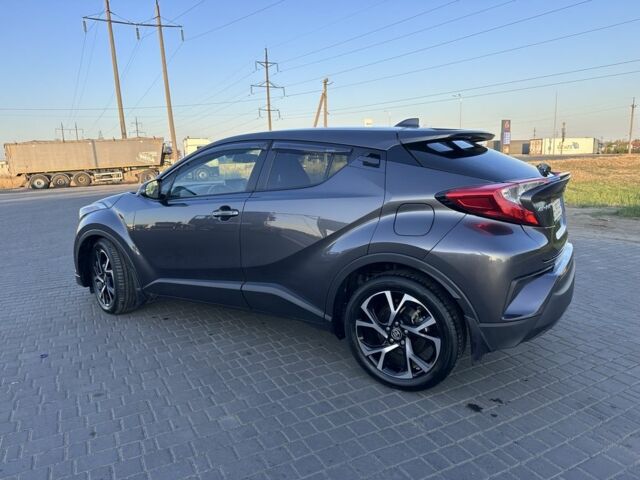 Серый Тойота C-HR, объемом двигателя 2 л и пробегом 136 тыс. км за 16992 $, фото 6 на Automoto.ua