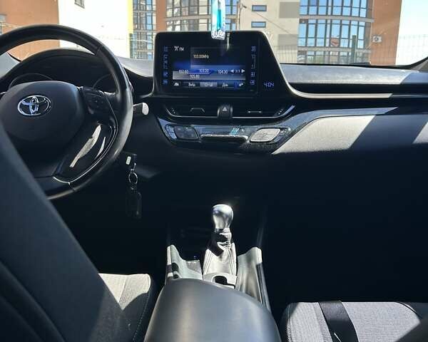 Серый Тойота C-HR, объемом двигателя 1.2 л и пробегом 126 тыс. км за 17999 $, фото 14 на Automoto.ua