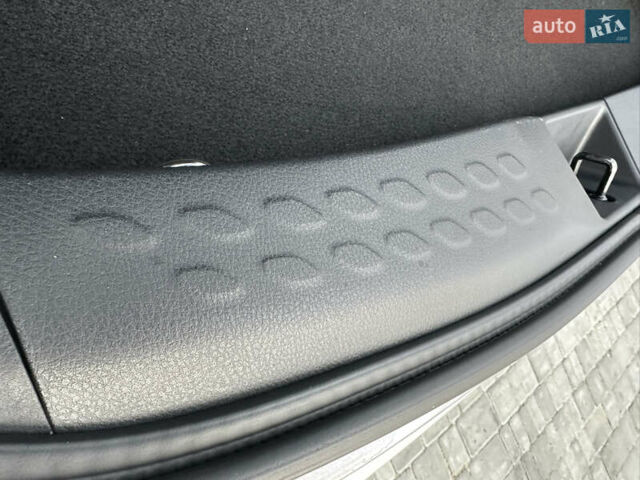 Сірий Тойота C-HR, об'ємом двигуна 1.2 л та пробігом 42 тис. км за 18950 $, фото 139 на Automoto.ua