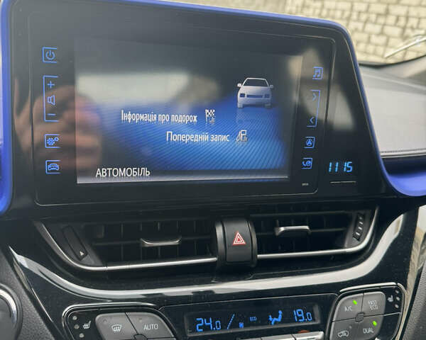 Серый Тойота C-HR, объемом двигателя 1.2 л и пробегом 82 тыс. км за 21800 $, фото 10 на Automoto.ua