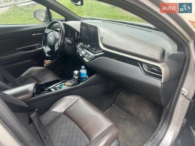 Серый Тойота C-HR, объемом двигателя 1.2 л и пробегом 137 тыс. км за 17500 $, фото 3 на Automoto.ua