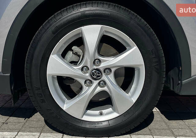 Серый Тойота C-HR, объемом двигателя 1.2 л и пробегом 92 тыс. км за 19116 $, фото 14 на Automoto.ua