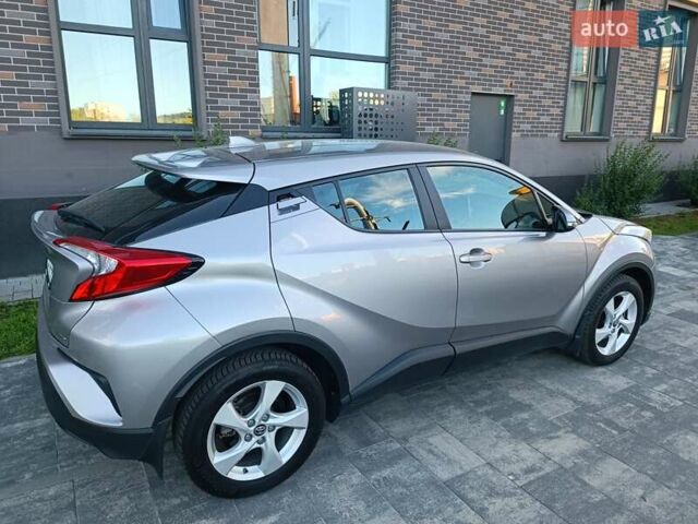 Тойота C-HR 2016 у Львові на Automoto.ua Сірий Тойота C-HR, об'ємом двигуна 1.2 л та пробігом 96 тис. км за 17500 $, фото 3 на Automoto.ua